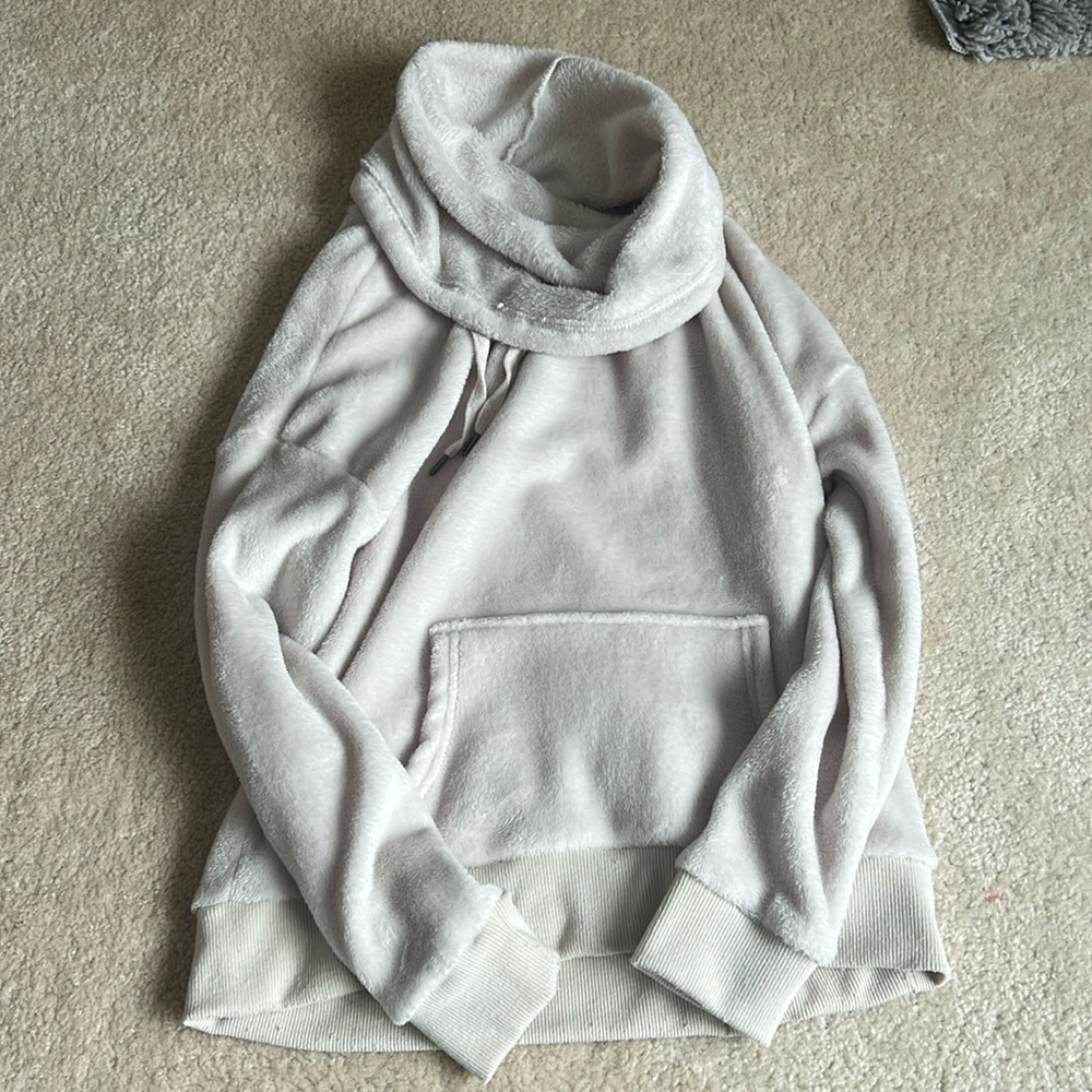 turtle neck sweatshirt size small